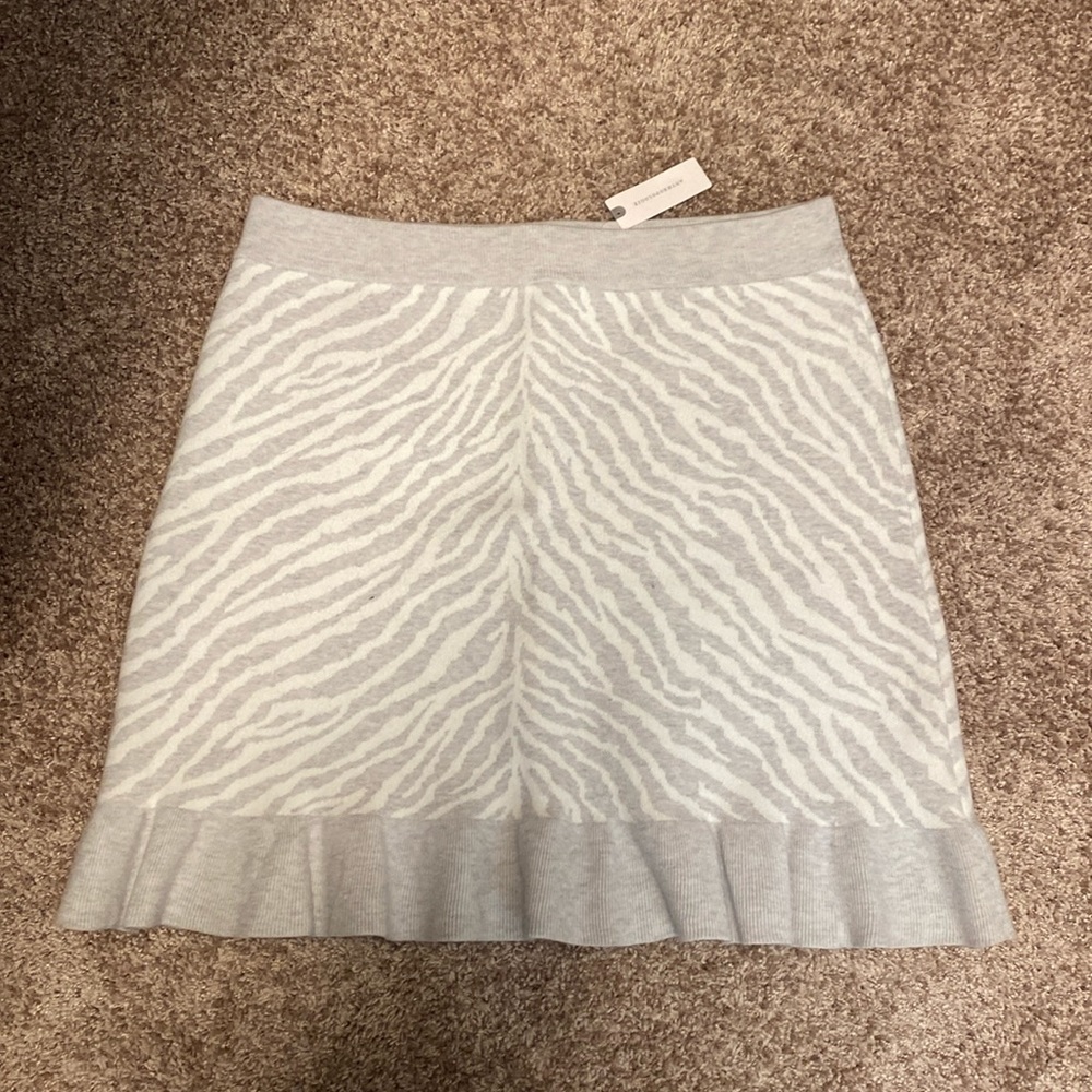 NWT Dolan Anthropologie grey left coast zebra knot mini skirt, size XL.
